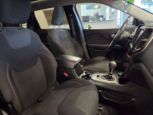 Used 2016 Jeep Cherokee Latitude w/ Comfort/Convenience Group image 53