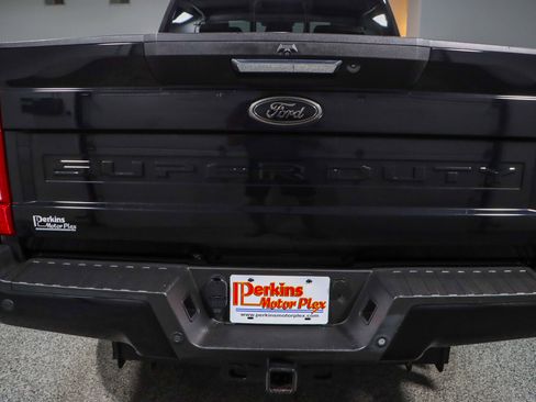 Used 2022 Ford F250 Lariat w/ Black Appearance Package image 9