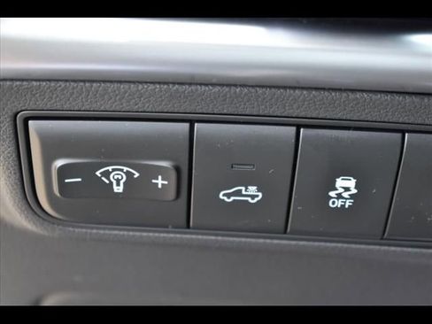 Certified 2025 Hyundai Santa Cruz SE FWD image 18