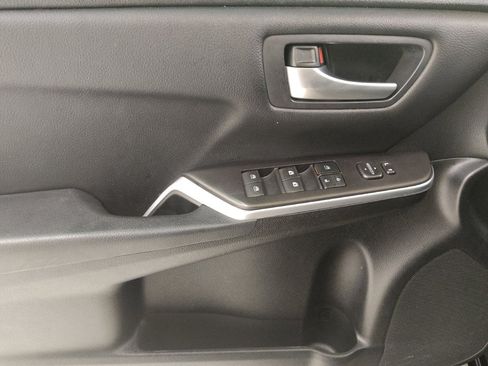 Used 2016 Toyota Camry SE FWD image 27