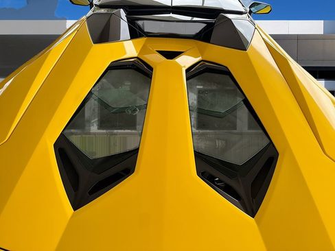 Used 2018 Lamborghini Aventador S image 40