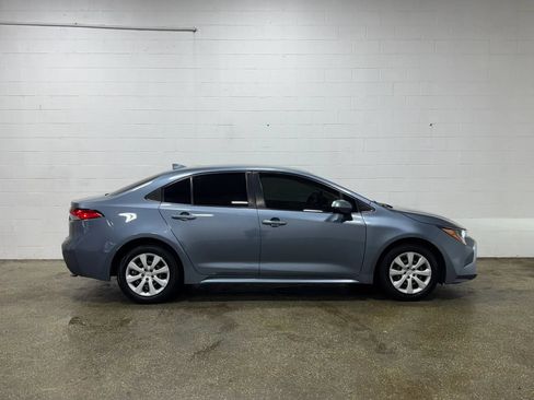 Used 2022 Toyota Corolla LE FWD image 2