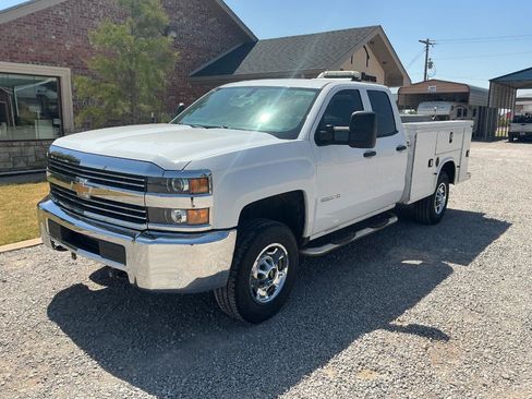 Used 2018 Chevrolet Silverado 2500 W/T RWD image 1