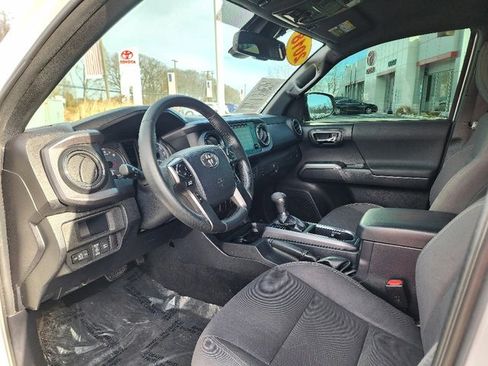 Used 2018 Toyota Tacoma TRD Off-Road image 19