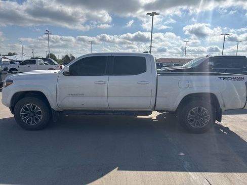 Used 2023 Toyota Tacoma TRD Sport AWD/4WD image 5