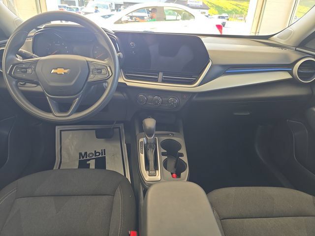 Used 2025 Chevrolet Trax LS FWD image 11