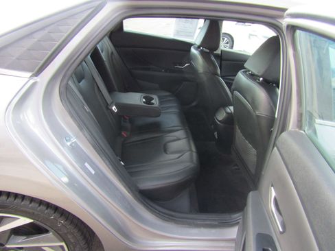 Used 2025 Hyundai Elantra Limited FWD image 14