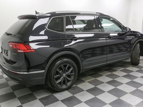 Certified 2024 Volkswagen Tiguan SE w/ Panoramic Sunroof Package AWD/4WD image 10