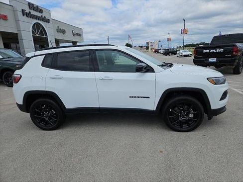 New 2026 Jeep Compass Latitude AWD/4WD image 39