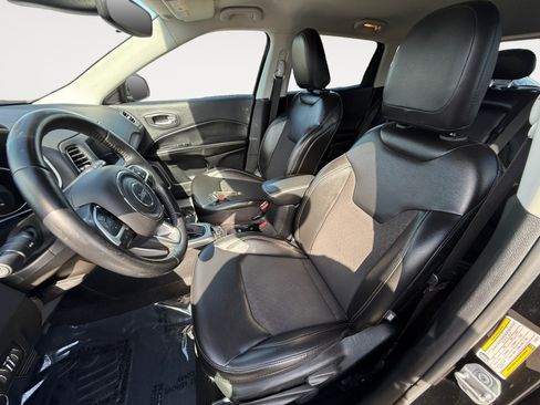 Used 2020 Jeep Compass Latitude FWD image 10