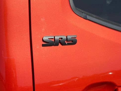 Used 2017 Toyota Tacoma SR5 w/ Tow Package AWD/4WD image 6