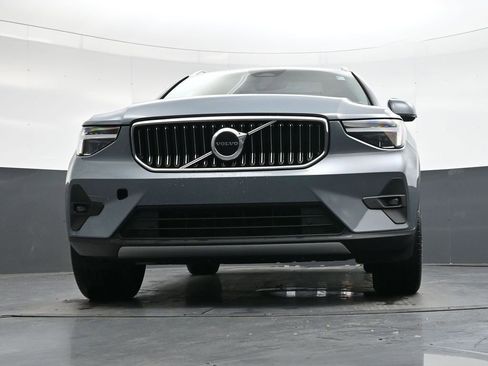 Used 2023 Volvo XC40 B4 Plus image 40