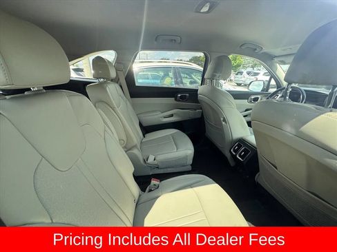 Used 2023 Kia Sorento EX AWD/4WD image 4