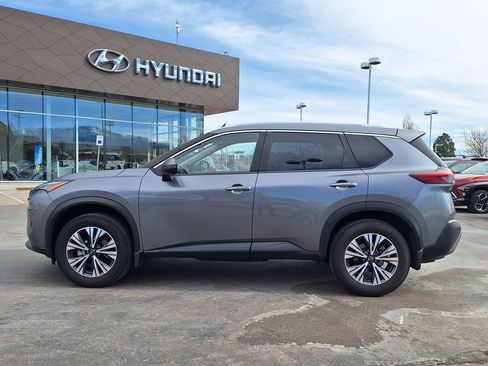 Used 2022 Nissan Rogue SV w/ SV Premium Package image 6