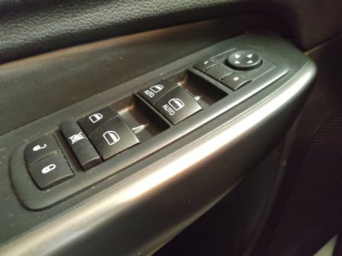 Used 2020 Jeep Cherokee Latitude Plus image 27