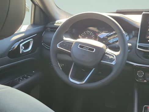 New 2026 Jeep Compass Latitude AWD/4WD image 25