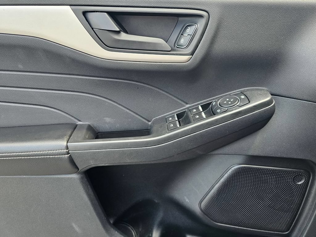 Used 2022 Ford Escape SE w/ SE Sport Appearance Package FWD image 17