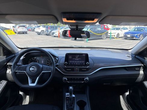 Used 2025 Nissan Altima 2.5 SV image 34