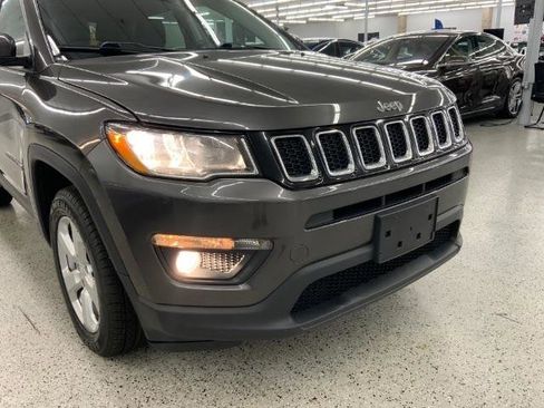 Used 2018 Jeep Compass Latitude image 40