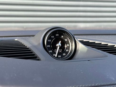 Used 2025 Porsche Macan 4S Electric image 31