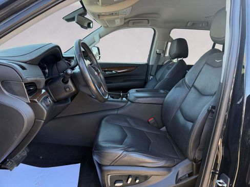 Used 2020 Cadillac Escalade 2WD image 9