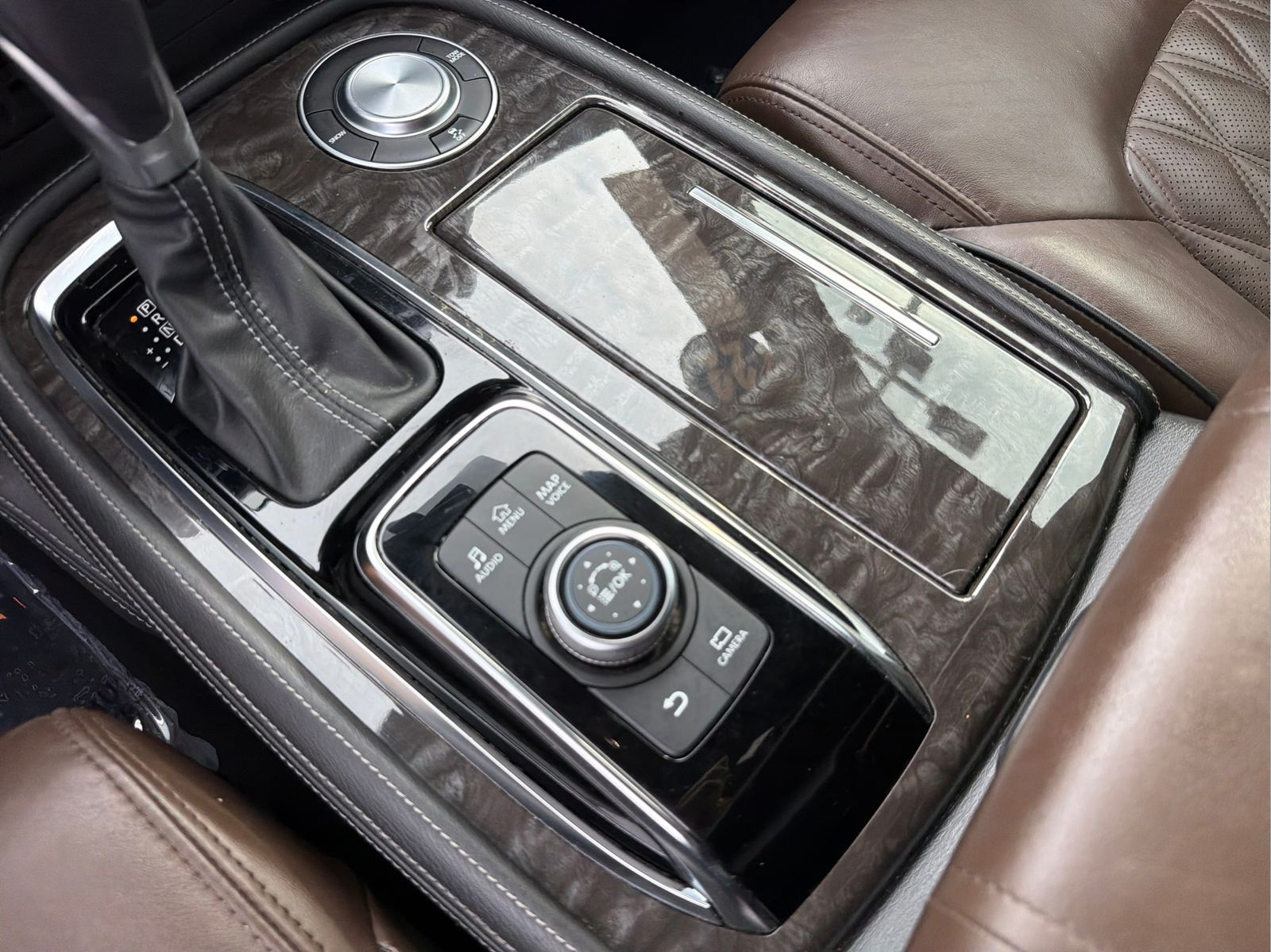 Used 2022 Nissan Armada Platinum w/ Captain's Chairs Package RWD image 25