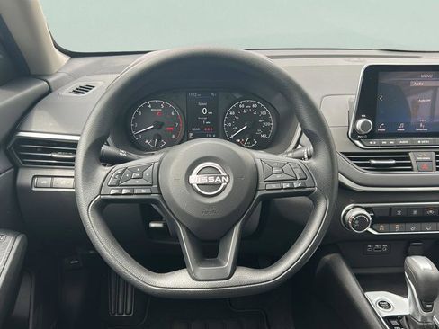 Used 2025 Nissan Altima 2.5 S FWD image 16