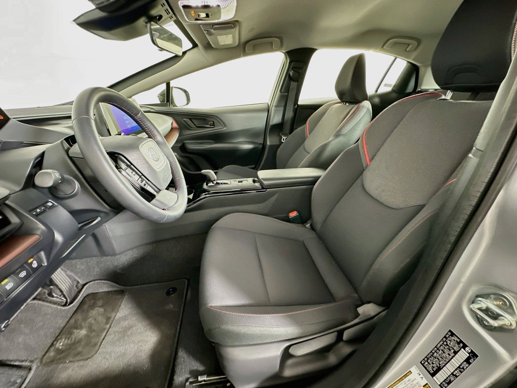 Used 2025 Toyota Prius Plug-In Hybrid FWD image 13