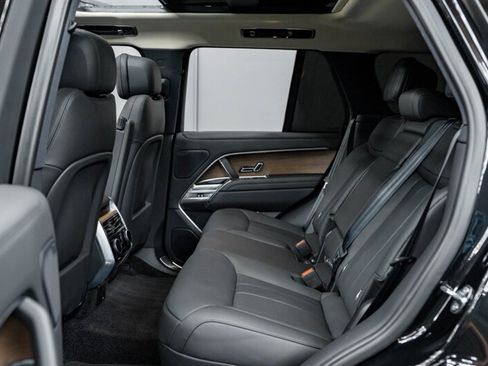 Used 2025 Land Rover Range Rover SE AWD/4WD image 20