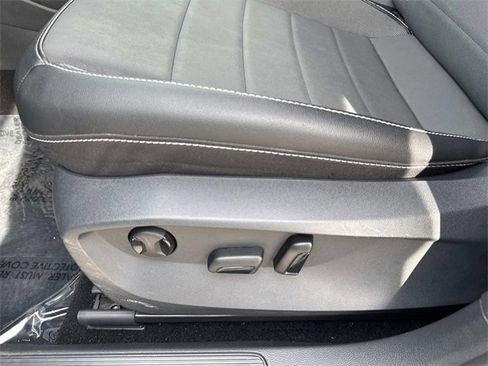 Certified 2023 Volkswagen Taos SE image 14