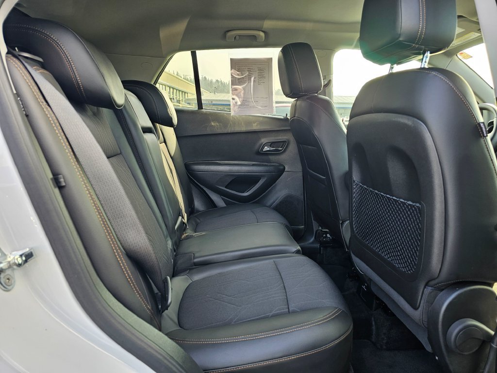 Used 2020 Chevrolet Trax LT w/ LT Convenience Package AWD/4WD image 12
