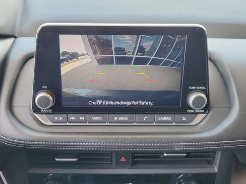 Used 2025 Nissan Rogue SV FWD image 18