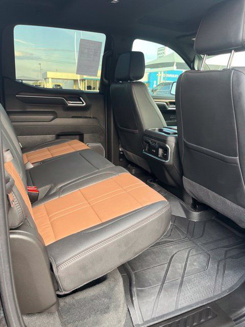 Used 2025 Chevrolet Silverado 1500 High Country AWD/4WD image 12