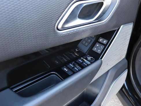 Used 2018 Land Rover Range Rover Velar R-Dynamic SE image 40