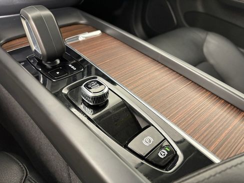 Used 2023 Volvo XC60 B5 Plus image 30