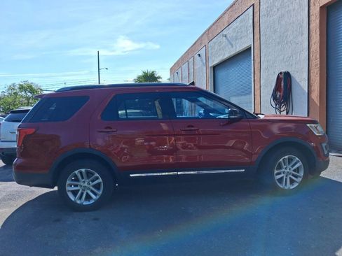 Used 2017 Ford Explorer XLT w/ Equipment Group 201A FWD image 5