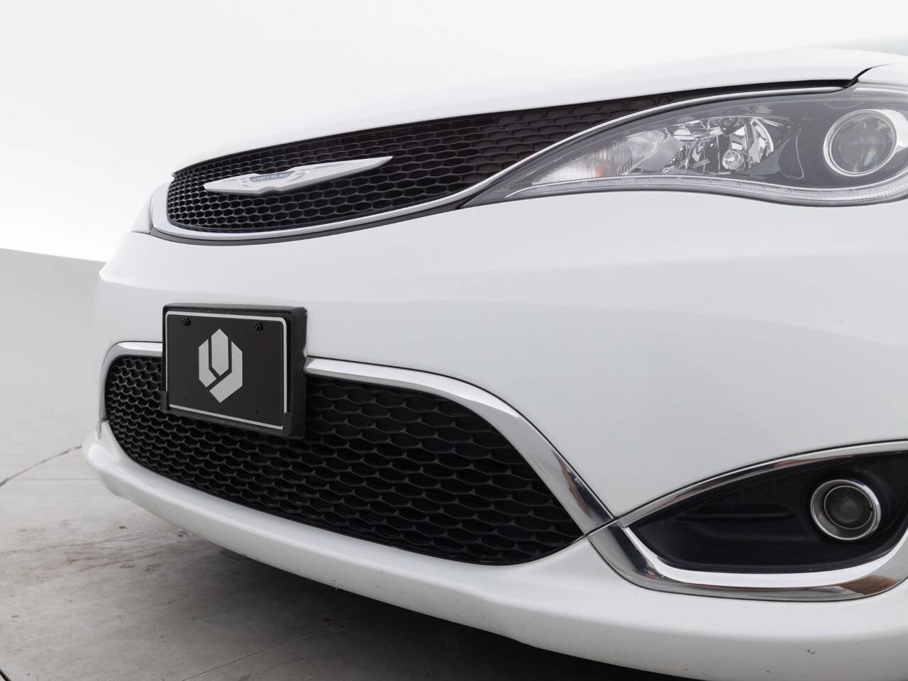 Used 2017 Chrysler Pacifica Touring-L FWD image 15