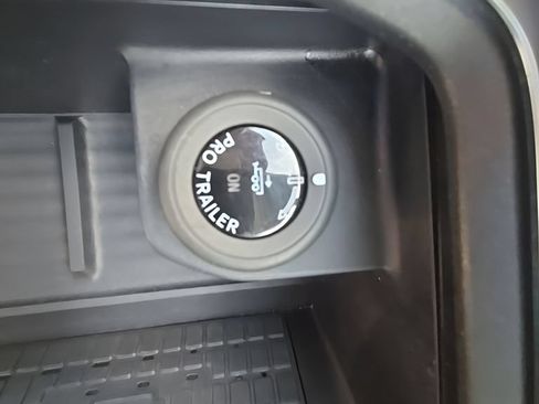 Used 2025 Ford Expedition Active AWD/4WD image 46