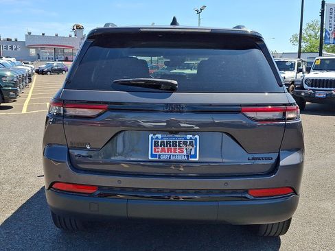 Used 2023 Jeep Grand Cherokee Limited w/ Black Appearance Package AWD/4WD image 5