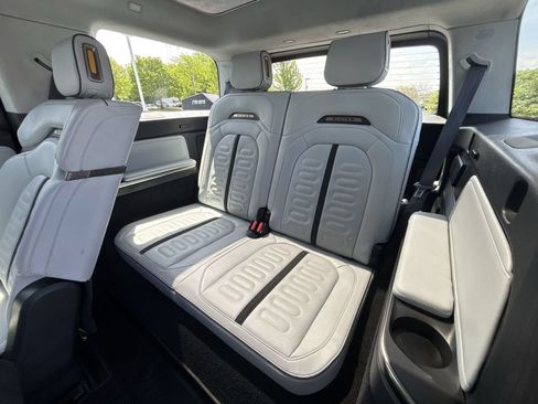 Used 2023 Rivian R1S Adventure AWD/4WD image 25