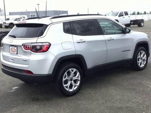 New 2025 Jeep Compass Latitude image 8