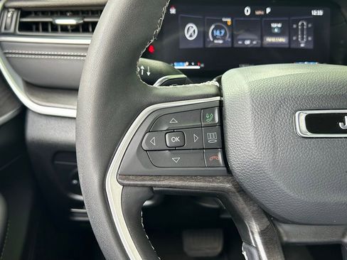 Certified 2024 Jeep Grand Cherokee Limited w/ Black Appearance Package image 48