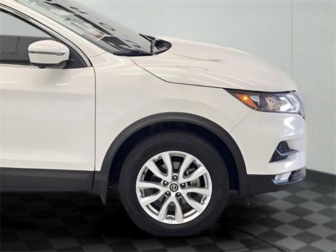 Used 2022 Nissan Rogue Sport SV w/ Technology Package image 8