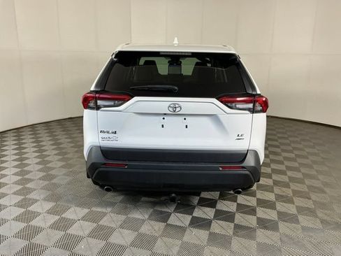 Used 2022 Toyota RAV4 LE AWD/4WD image 7
