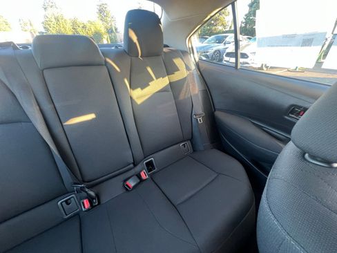 Used 2025 Toyota Corolla LE image 37