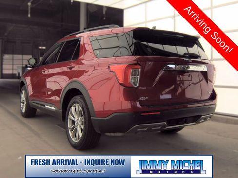 Used 2024 Ford Explorer XLT w/ Equipment Group 202A AWD/4WD image 3