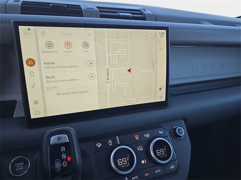 Used 2025 Land Rover Defender 110 S image 21