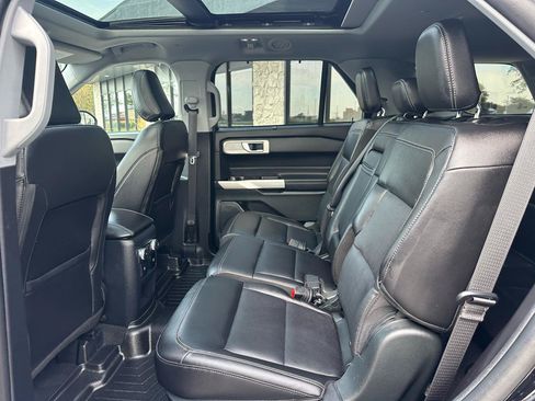 Used 2021 Ford Explorer Limited w/ Hybrid Equipment Group 310A AWD/4WD image 13
