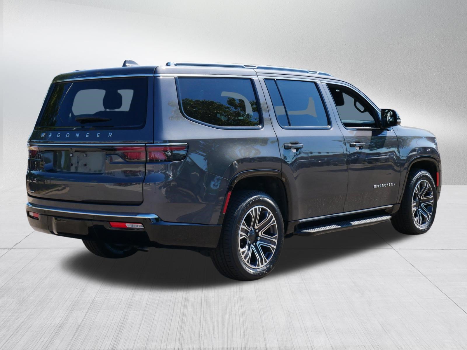 Used 2023 Jeep Wagoneer 4WD w/ Premium Group I image 7