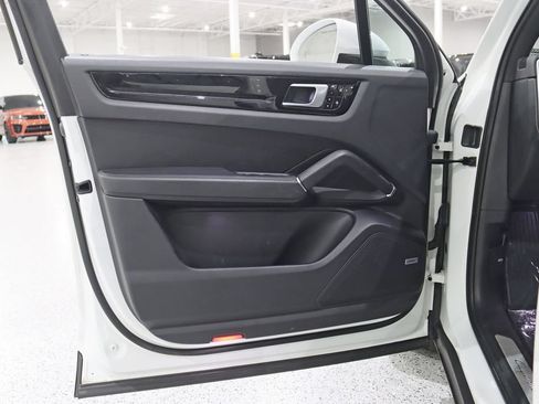 Used 2019 Porsche Cayenne AWD/4WD image 31